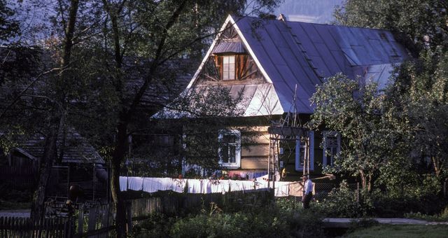 Maison traditionnelle de la région de Podhale, en septembre 1985, Pologne. ©Getty - Gerard SIOEN
